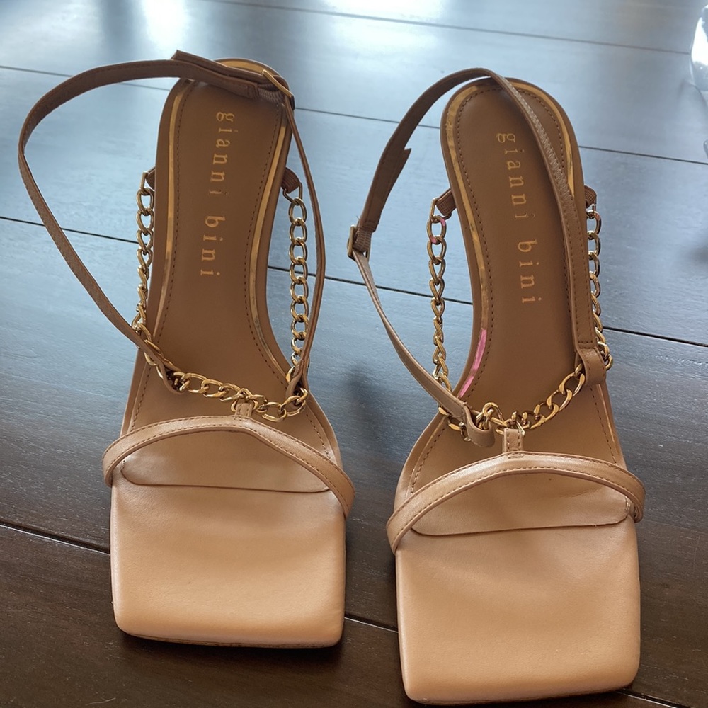 Gianni Bini Nude Dress Heels